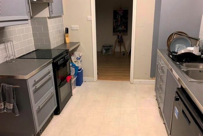 4 Bedroom Property To Rent In Blackwell Avenue, Guildford, GU2