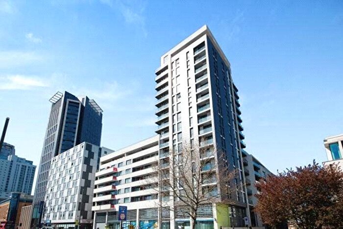 3 Bedroom Flat To Rent In Ward Road, Stratford, London, E15