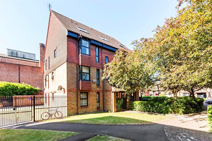 1 Bedroom Apartment For Sale In Coopers Close, Stepney Green, E1