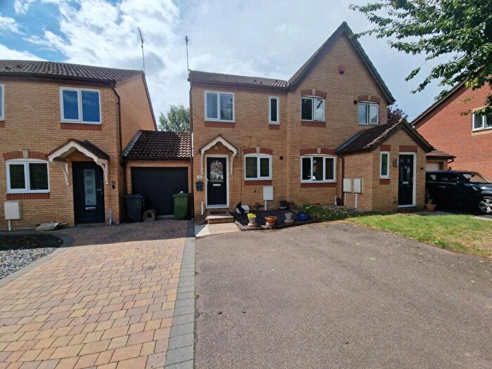 2 Bedroom Semi-Detached House For Sale In Ilmer Close, Rugby, CV21