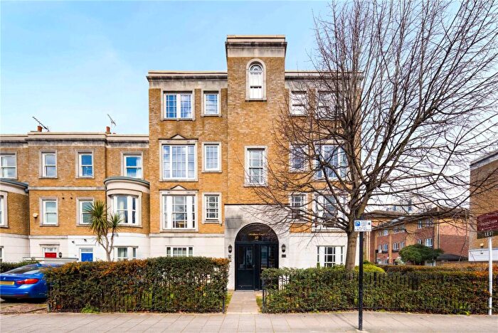 2 Bedroom Flat To Rent In Albery Court, Middleton Road, London, E8