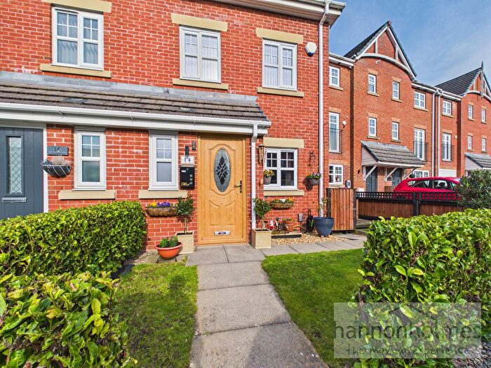 3 Bedroom Town House For Sale In Fearney Side, Little Lever, Bolton, BL3