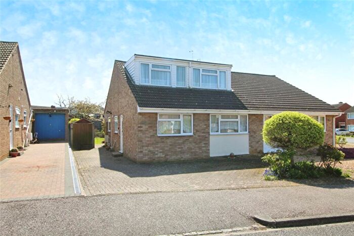 4 Bedroom Bungalow For Sale In Paddock Close, Clapham, Bedford, Bedfordshire, MK41