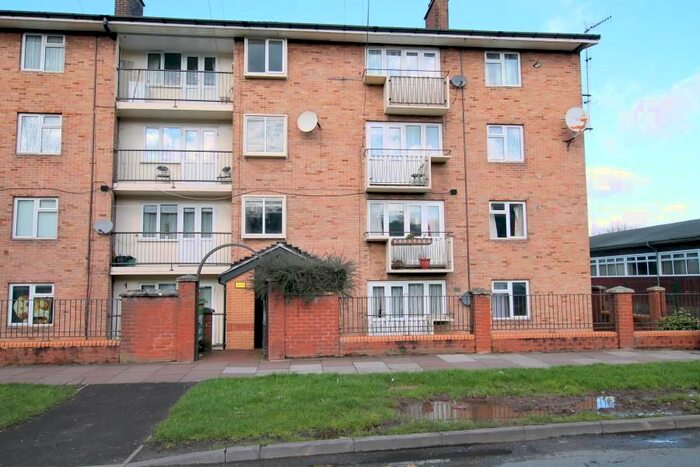 2 Bedroom Flat To Rent In Long Cross, Lawrence Weston, Bristol, BS11