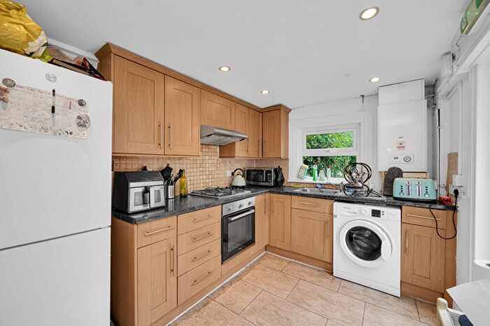 6 Bedroom Terraced House To Rent In Calverley Grove, Archway, N19