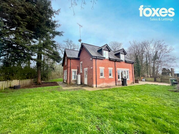 4 Bedroom Detached House To Rent In Mockbeggar Cottage, Stuckton, Fordingbridge, Hampshire, SP6