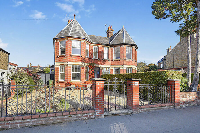 5 Bedroom Semi Detached House For Sale In Avenue Road, St Neots, PE19