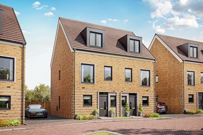 3 Bedroom Semi-Detached House For Sale In Beaumont Manor, Hemel Hempstead, HP2