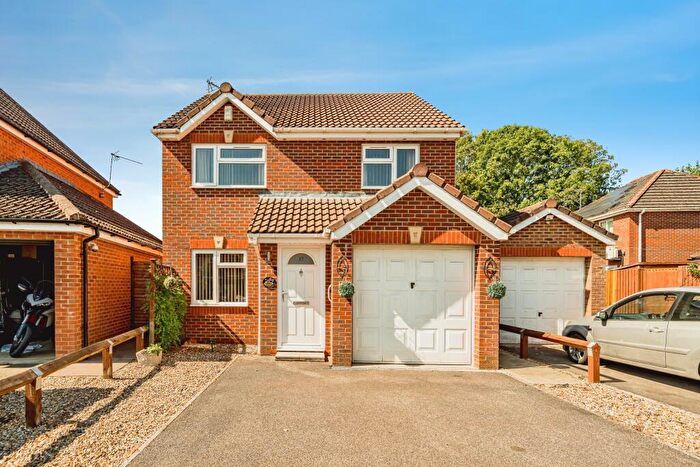 3 Bedroom Detached House For Sale In Briskman Way, Aylesbury, HP21