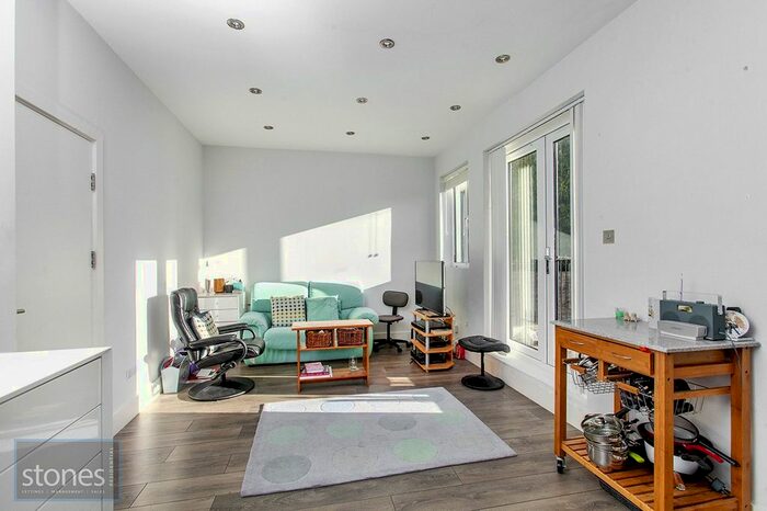 1 Bedroom Flat To Rent In Lily Court, Holden Road, Woodside Park, London, N12