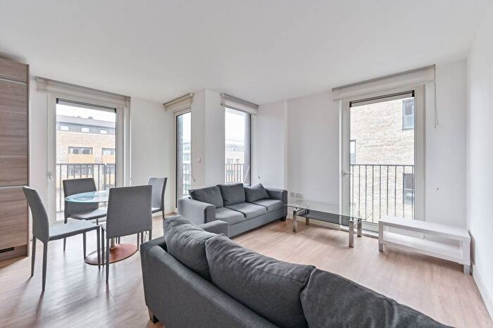2 Bedroom Flat For Sale In Whiting Way, Rotherhithe, London, SE16