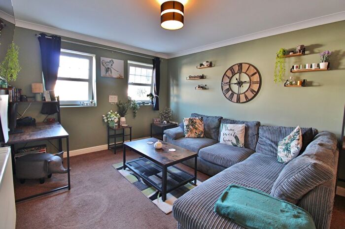 2 Bedroom Flat For Sale In West Street, Fareham, PO16