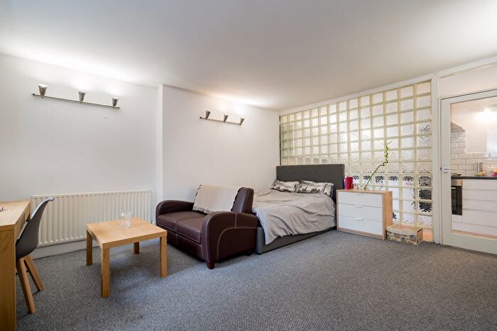 1 Bedroom Flat To Rent In Flat, Clarendon Road, LS2