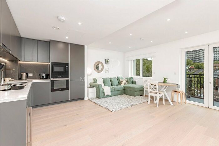 2 Bedroom Flat To Rent In Morris Court, Holland House, Fulham Reach, London, W6