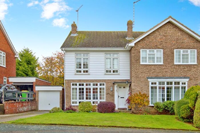 3 Bedroom Semi Detached House For Sale In Bartletts, Rayleigh, Essex, SS6