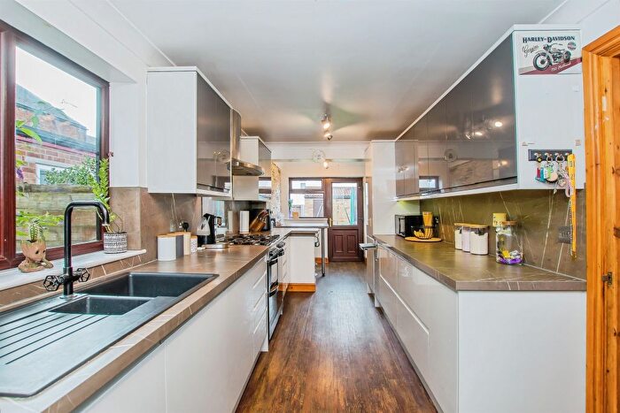 4 Bedroom Detached House For Sale In Broadway, Crowland, Peterborough, PE6