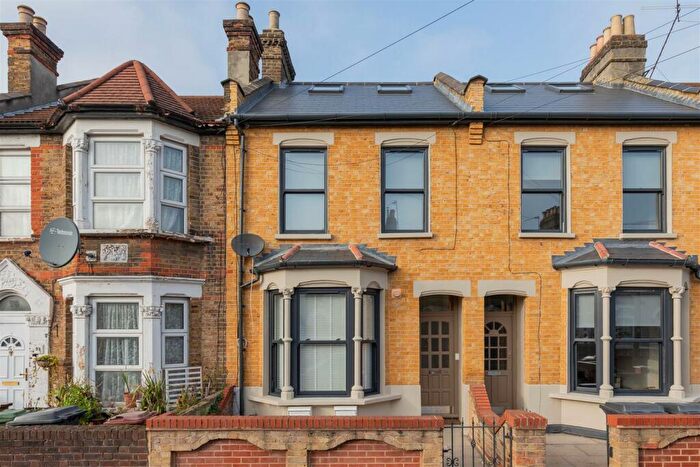 2 Bedroom Apartment To Rent In Albert Road, Walthamstow, E17