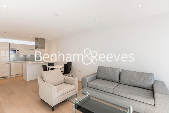 2 Bedroom Apartment To Rent In Kensington, Commercial Street, E1