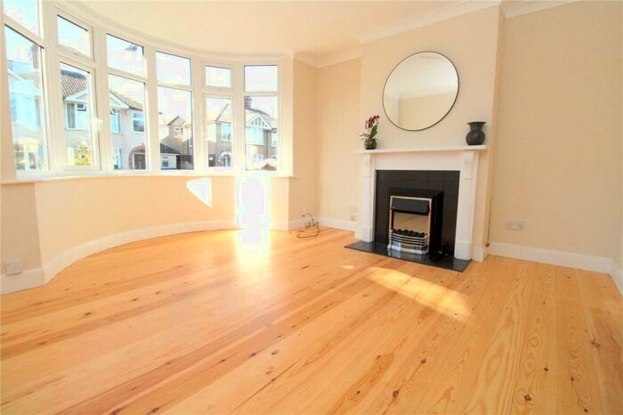3 Bedroom Semi-Detached House To Rent In Sandhurst Avenue, Ipswich, IP3
