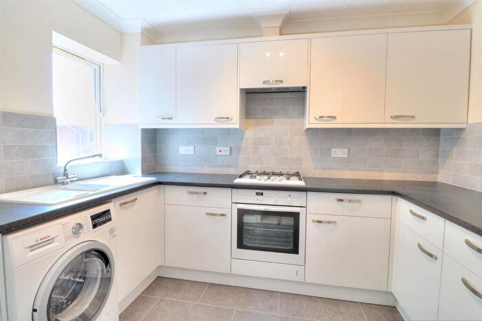 2 Bedroom Flat To Rent In Archers Road, Banister Park, Southampton, SO15