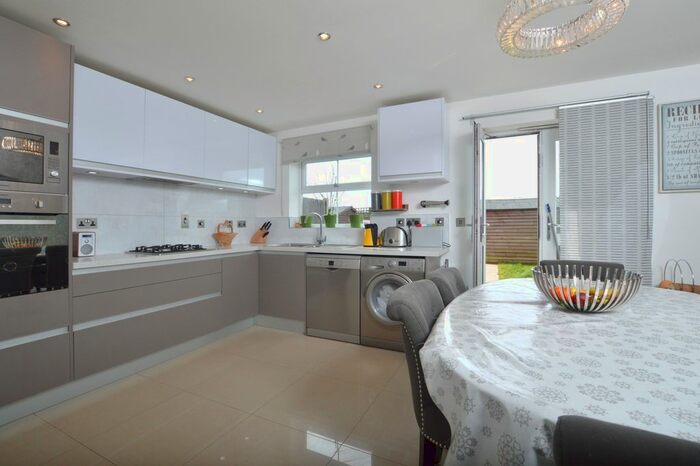 4 Bedroom End Of Terrace House To Rent In Gilson Place, Coppetts Road, London, N10