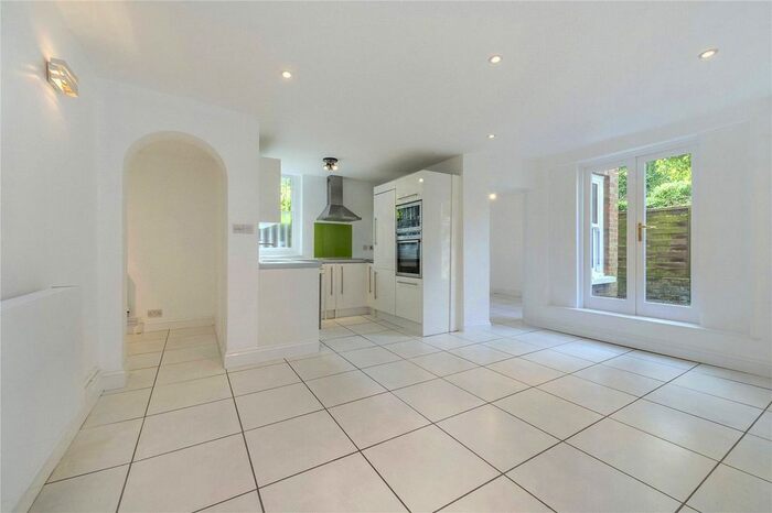 2 Bedroom Flat To Rent In St. Pauls Crescent, London, NW1