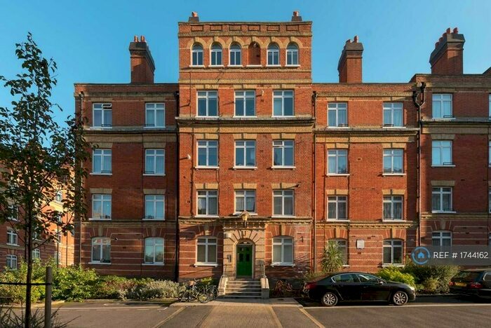 2 Bedroom Flat To Rent In Block F, London, SE24