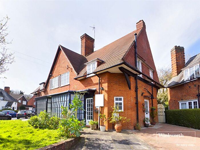 4 Bedroom Semi Detached House For Sale In Goldsmith Lane, Roe Green Village, Kingsbury, London, NW9