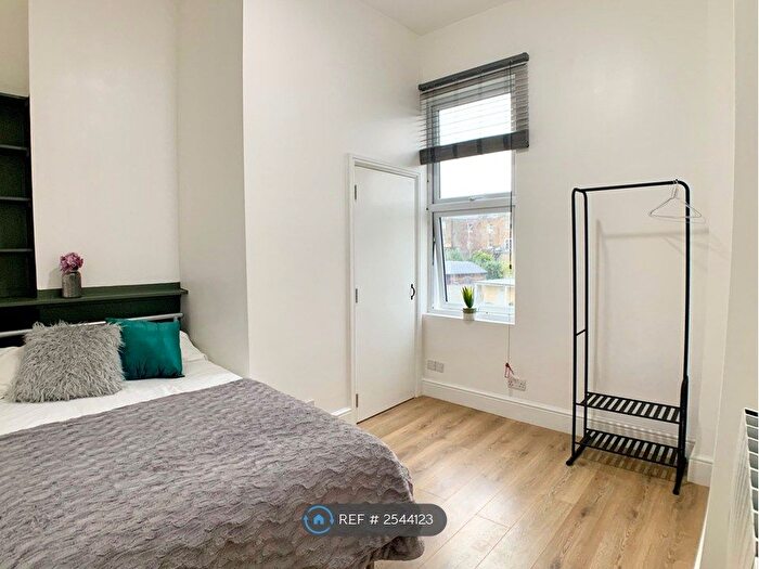 Studio To Rent In Ferme Park Road, London, N4