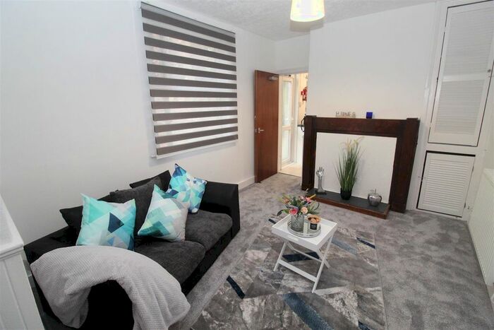 2 Bedroom Flat To Rent In Claude Road, Roath, Cardiff, CF24