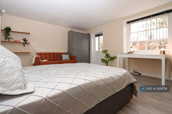 1 Bedroom Flat To Rent In Tredegar Square, London, E3