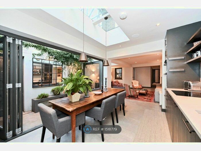 3 Bedroom Flat To Rent In Helix Road, London, SW2