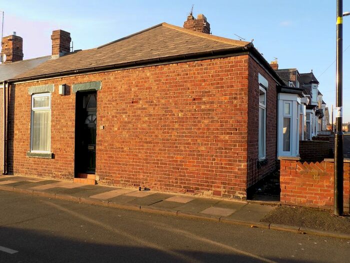 3 Bedroom End Of Terrace House To Rent In Hendon Burn Avenue West, Hendon, Sunderland, SR2