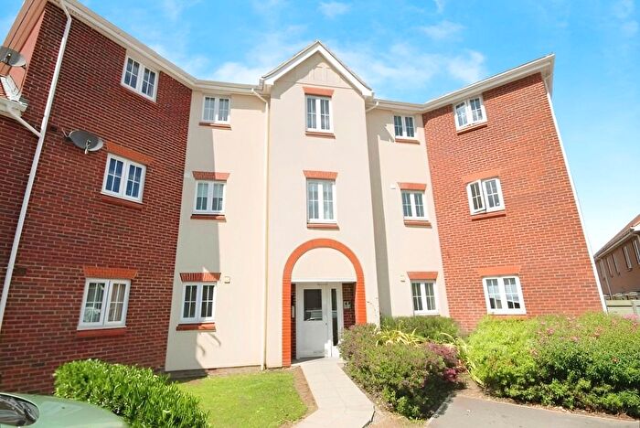 2 Bedroom Flat To Rent In Woodland Walk, North Town, Aldershot, Hampshire, Uk, GU12
