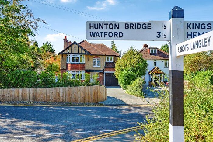 5 Bedroom Detached House For Sale In Gallows Hill, Kings Langley, WD4