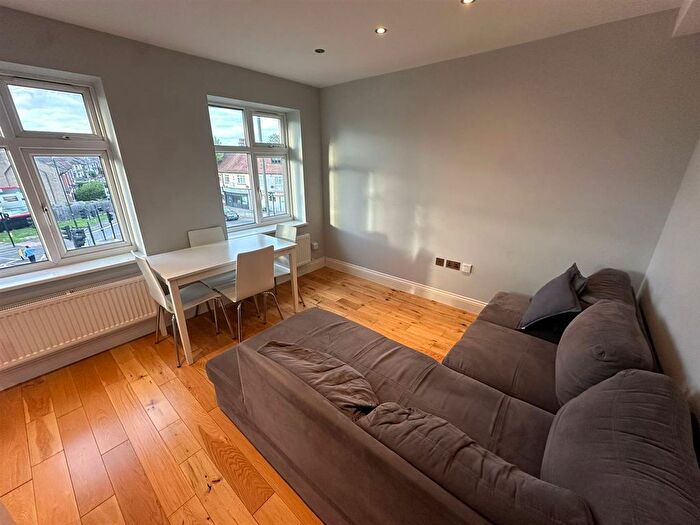 1 Bedroom Flat To Rent In Kingston Road, Raynes Park, SW20