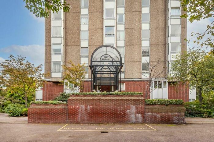 2 Bedroom Flat To Rent In Bramlands Close, London, SW11