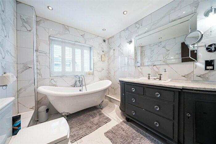 4 Bedroom Detached House For Sale In Old Manor Way, Chislehurst, BR7