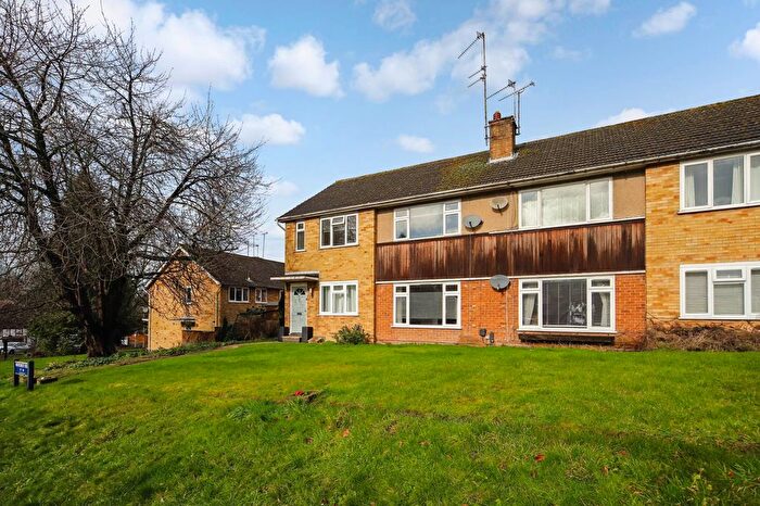 2 Bedroom Flat To Rent In Mortimer Rise, Tring, HP23
