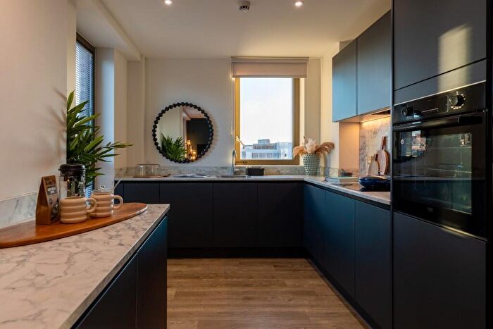 3 Bedroom Flat To Rent In Flat, Rockingham Street, Sheffield, S1