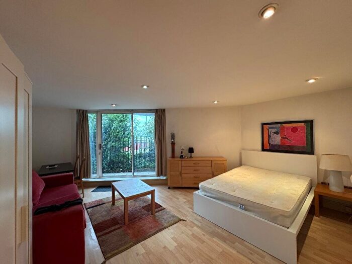 2 Bedroom Apartment To Rent In Nova Building, Newton Place, London, E14