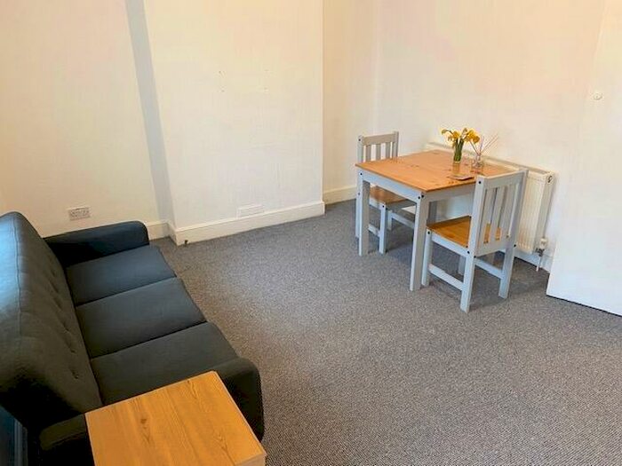 1 Bedroom Flat To Rent In Railway Street, Cardiff, CF24