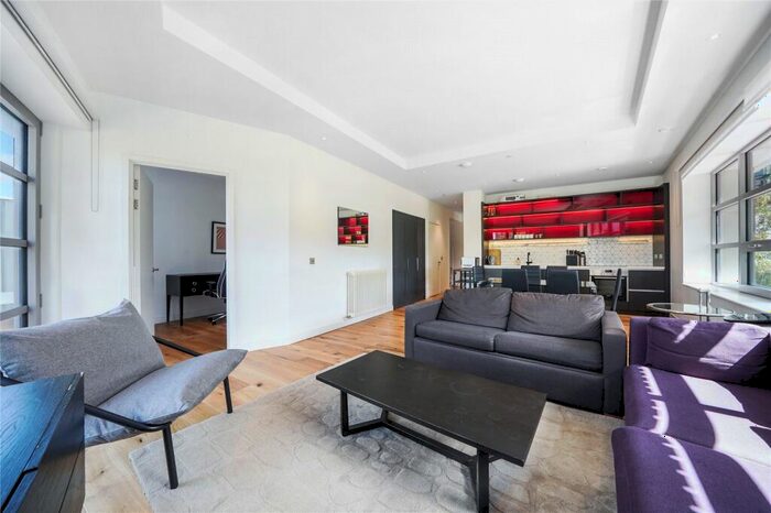 3 Bedroom Flat To Rent In Kent Building, London, E14