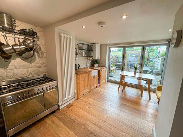 3 Bedroom Cottage For Sale In Middleton, Cowling, BD22