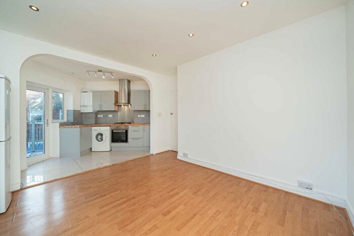 3 Bedroom Maisonette To Rent In Page Street, Mill Hill, NW7