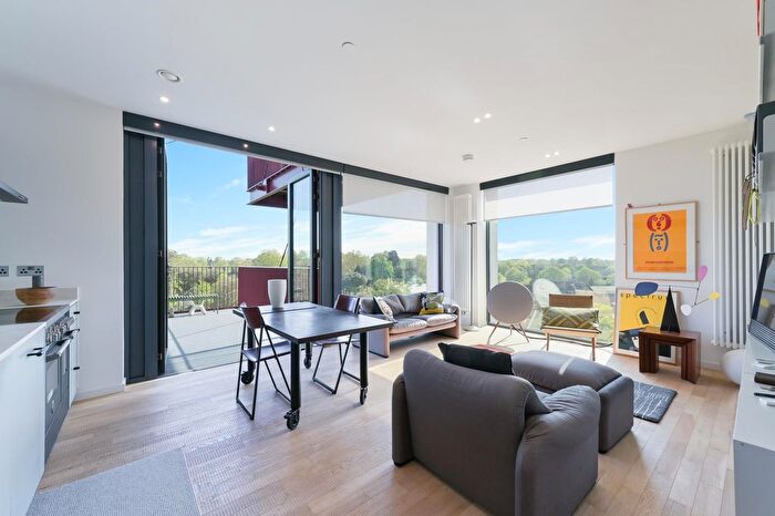 2 Bedroom Flat For Sale In Hollandbury House, The Brentford Project, TW8