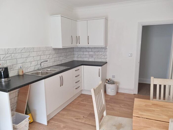 2 Bedroom Flat To Rent In Top Floor Flat Dawlish, EX7