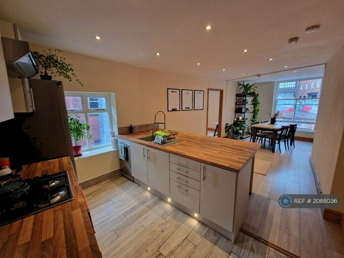 2 Bedroom Flat To Rent In Little Underbank, Stockport, SK1