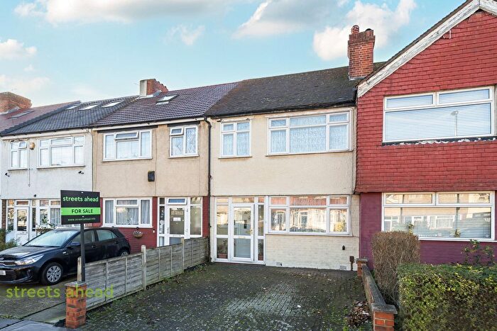 3 Bedroom Terraced House For Sale In Ringwood Avenue, Croydon, CR0