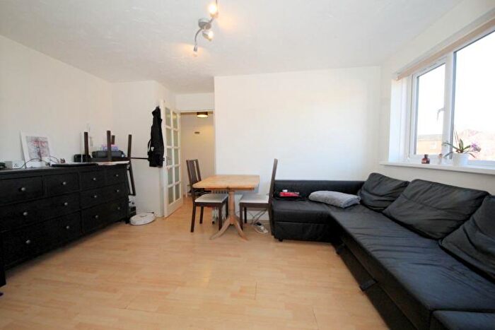 1 Bedroom Flat To Rent In Leigh Hunt Drive, Southgate, London, N14